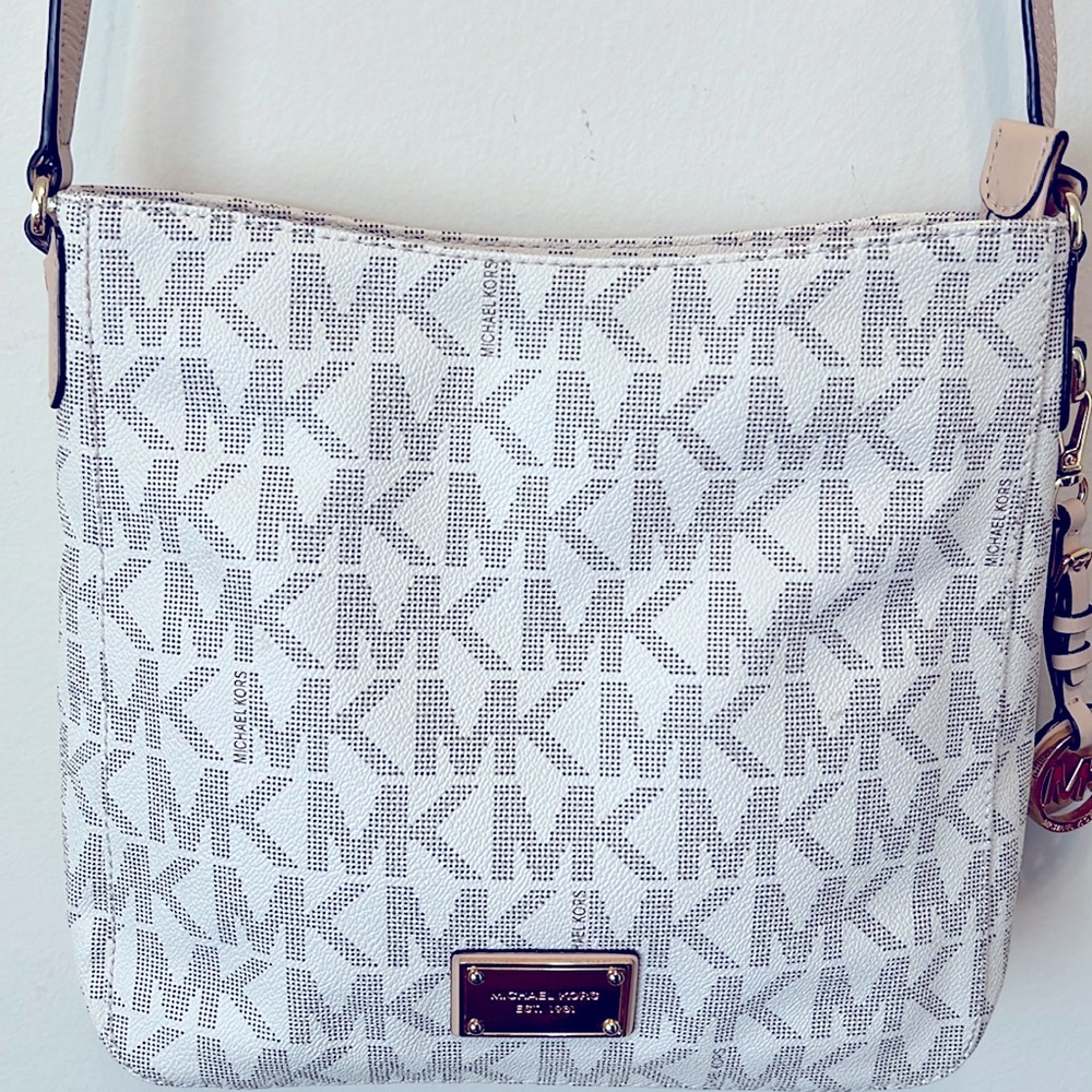 Michael Kors Jet Set Messenger Crossbody Bag in Cream - Picture 10 of 16